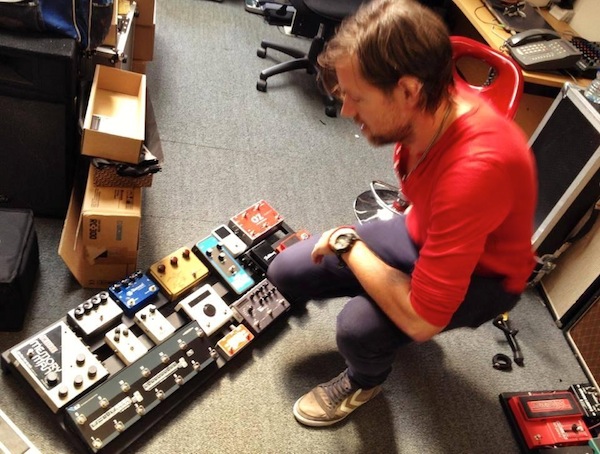 Radiohead's Ed O'Brien: Pedalboard with Molten Voltage